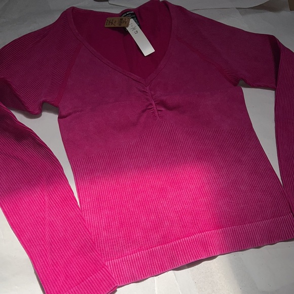 (M) Victoria’s Secret Seamless Active Top PINK COLLECTION - Picture 11 of 13